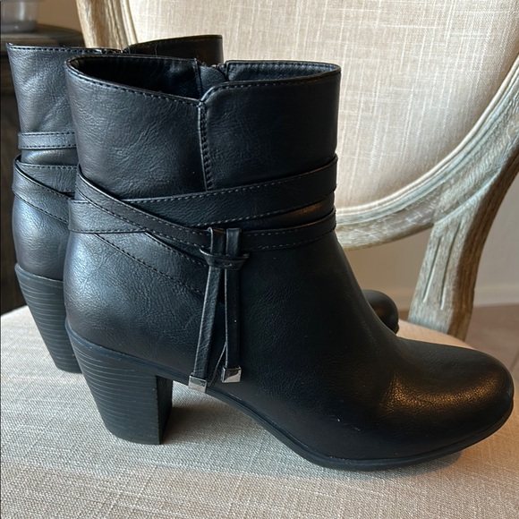Croft & Barrow Black Ankle Boot - Picture 7 of 12